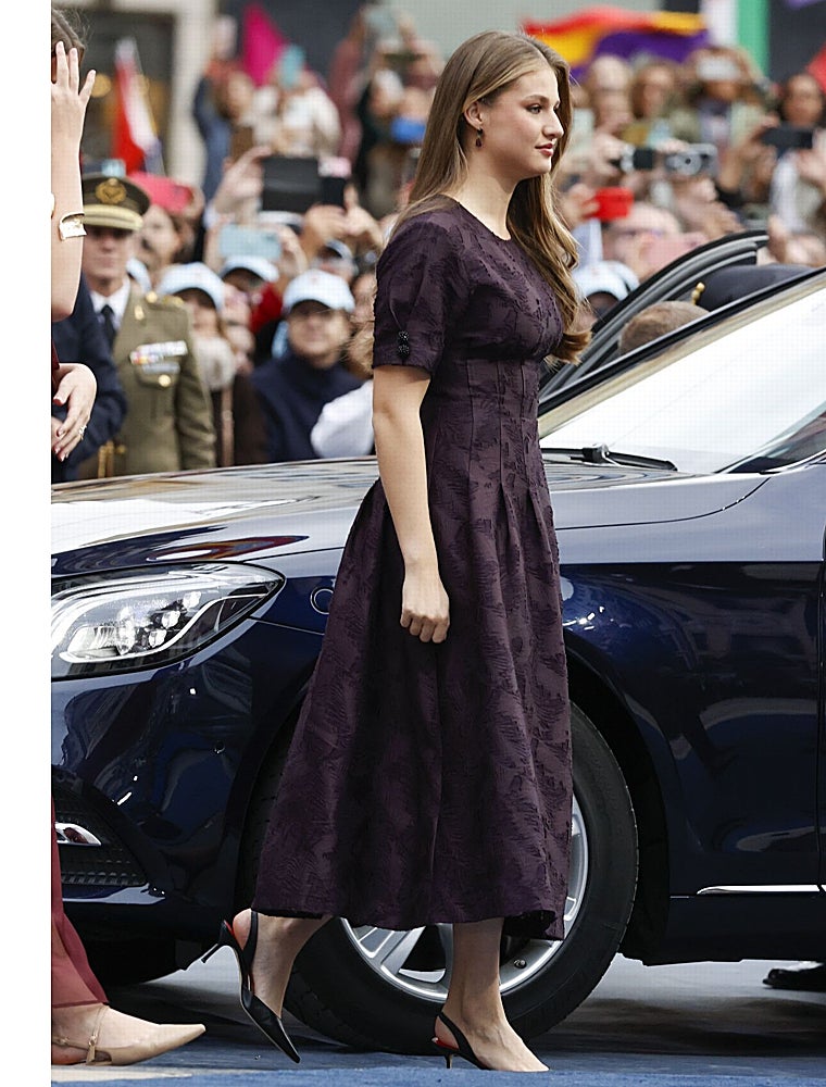 Leonor a su llegada a la entrega de los Premios Princesa de Asturias.