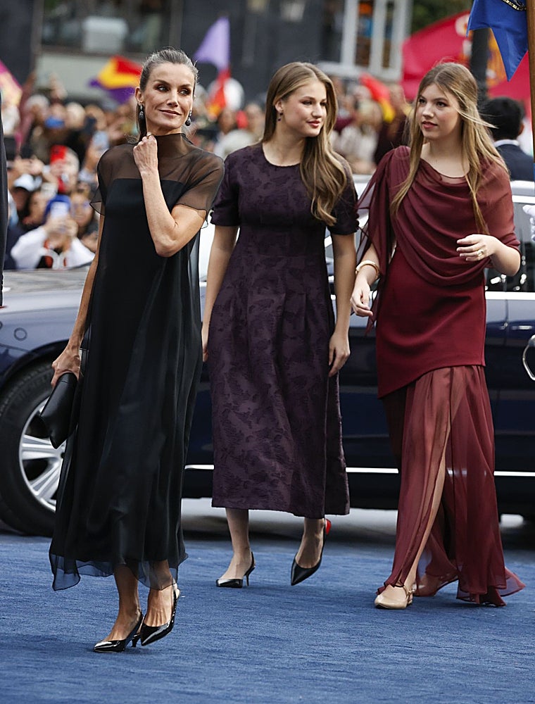 La Infatan Sofía junto a su  hermana y su madre.