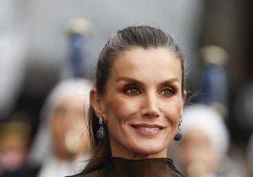 El vestido de transparencias de la Reina Letizia en los Premios Princesa de Asturias