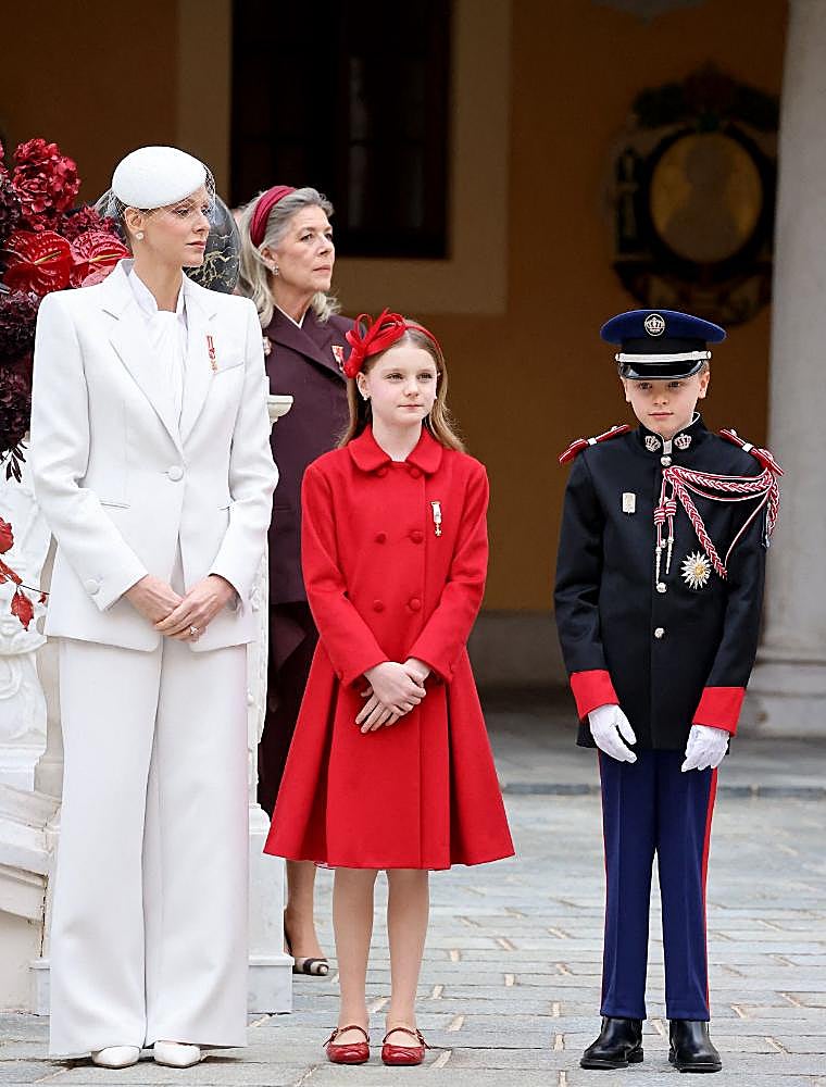 Charlene Monaco e os gêmeos Gabriel e Jacques.