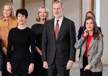 La Reina Letizia y Marta Ortega, duelo de estilo 'working girl' en la Galería de las Colecciones Reales