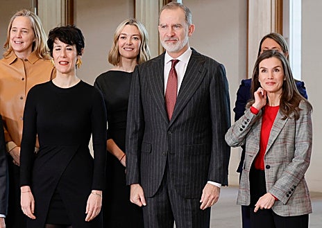 Imagen secundaria 1 - Detalles del outfit de Doña Letizia y Marta Ortega