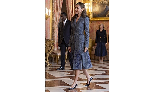 Imagen antes - La Reina Letizia rescata un traje de hace nueve años para el almuerzo en honor al presidente de Senegal