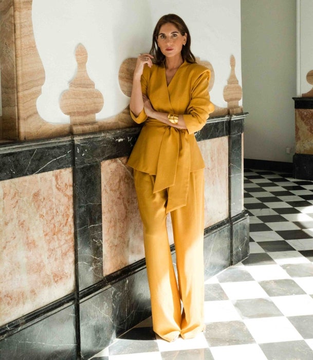 El mostaza es uno de los colores protagonistas de la colección.