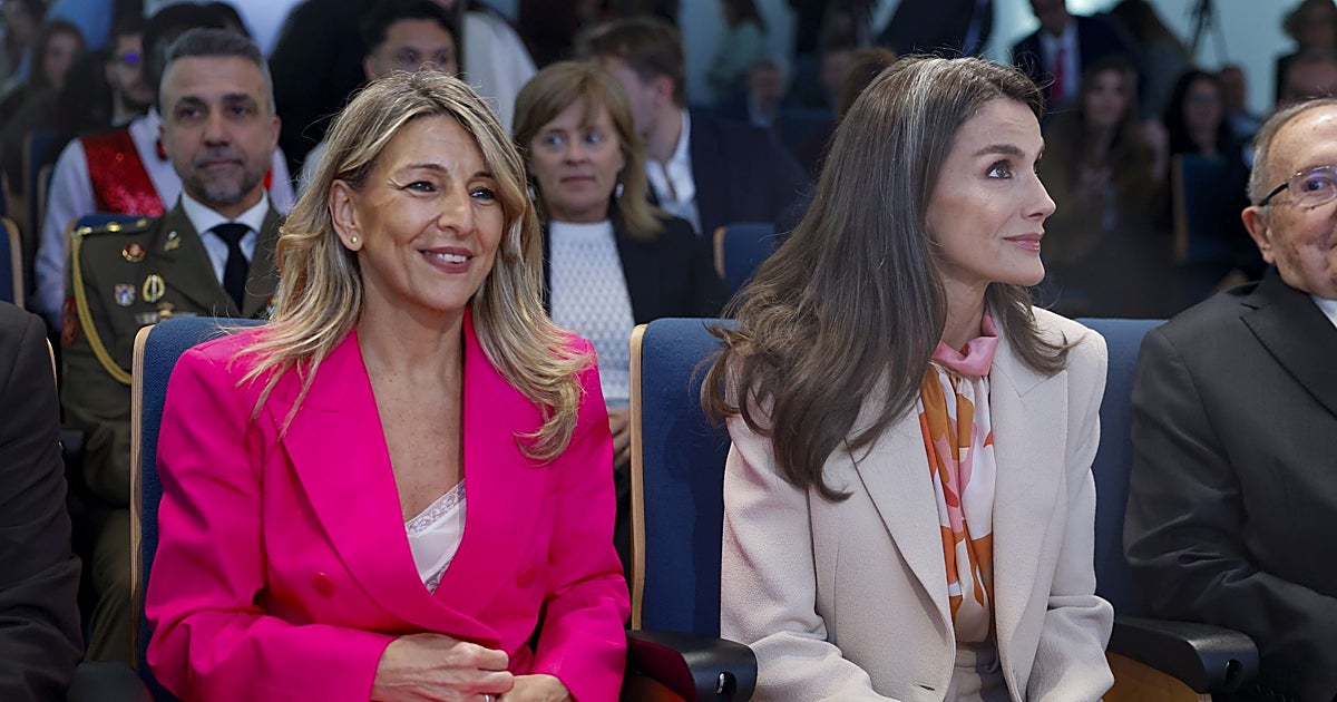 La Reina Letizia y Yolanda Díaz, duelo de trajes de primavera