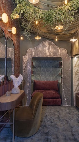 Imagen secundaria 2 - El auditorio Valpaint de Miguel Muñoz Studio; el salón Neolith con PersonalK, pensado para todos los momentos de sus ocupantes, y el coqueto vestidor La Redoute con Top Design Studio.