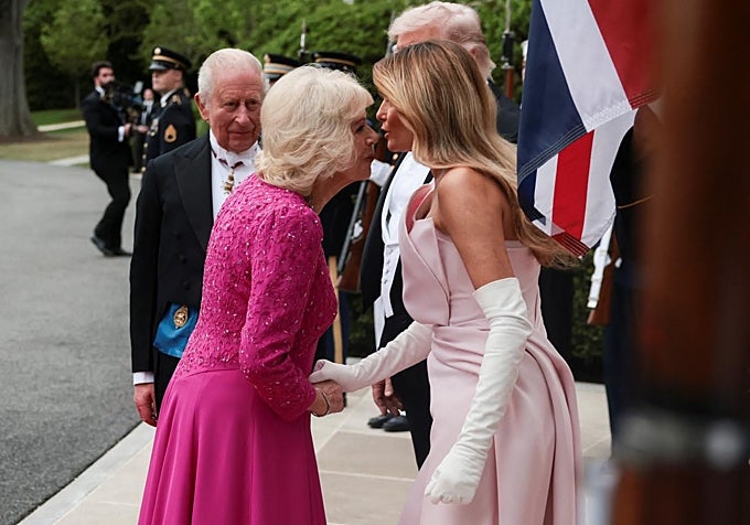 Melania Trump recibe a la reina Camila