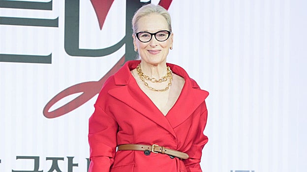 Imagen después - Meryl Streep en 2006, junto a sus hijas, y en 2026, en el preestreno de Corea.