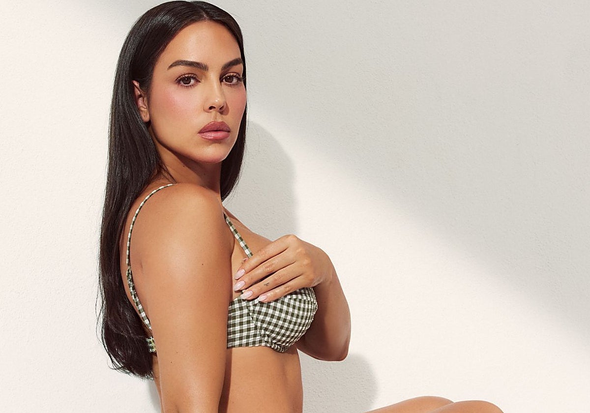 georgina-rodr-guez-posa-en-bikini-para-una-conocida-marca-de-ba-o
