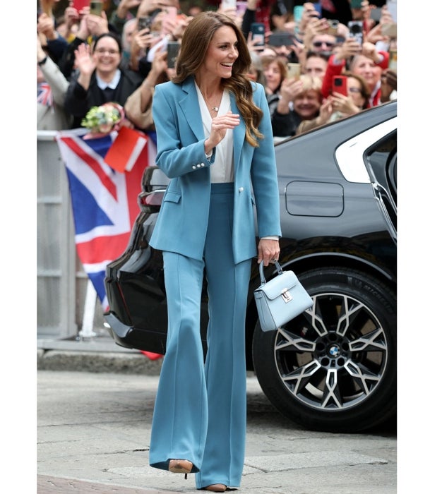 El nuevo traje de Kate Middleton es de Edeline Lee.