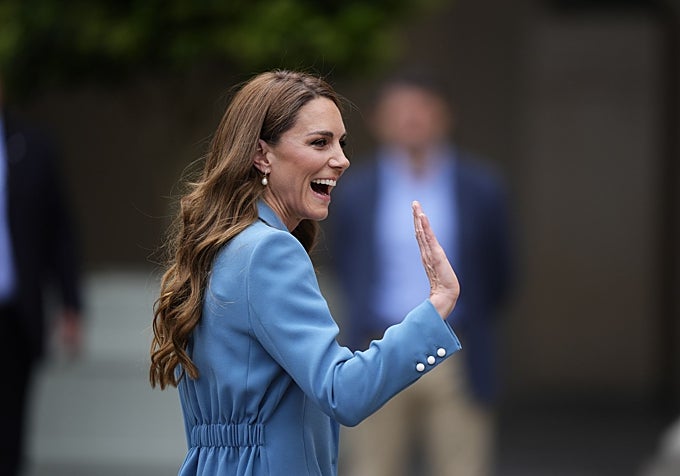 El detalle fruncido de la chaqueta de Kate Middleton.