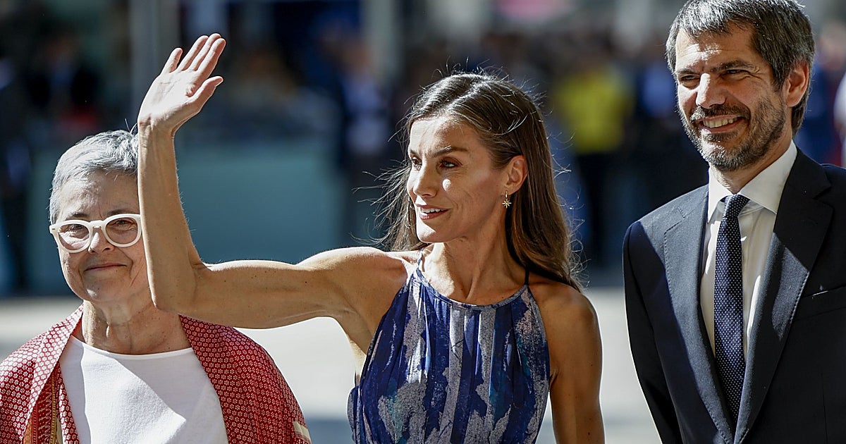 El veraniego vestido de la Reina Letizia para inaugurar la Feria del Libro de Madrid