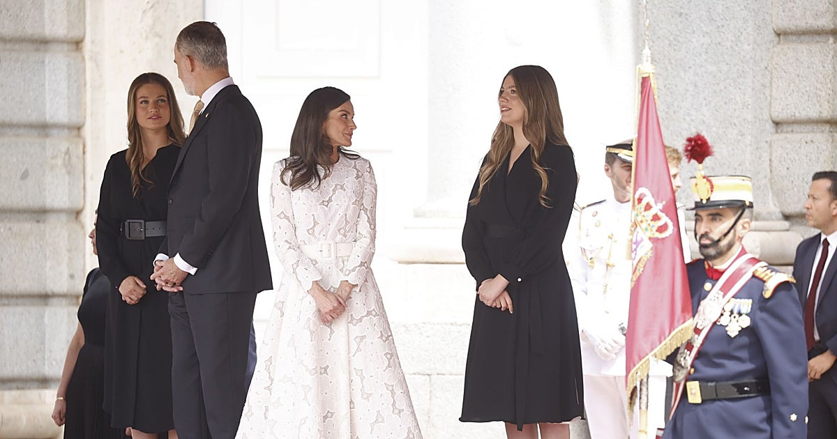 Los vestidos negros de la Princesa Leonor y la Infanta Sofía para recibir al Papa