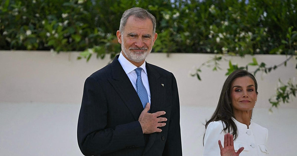La Reina Letizia vuelve a utilizar el «privilegio de blanco»