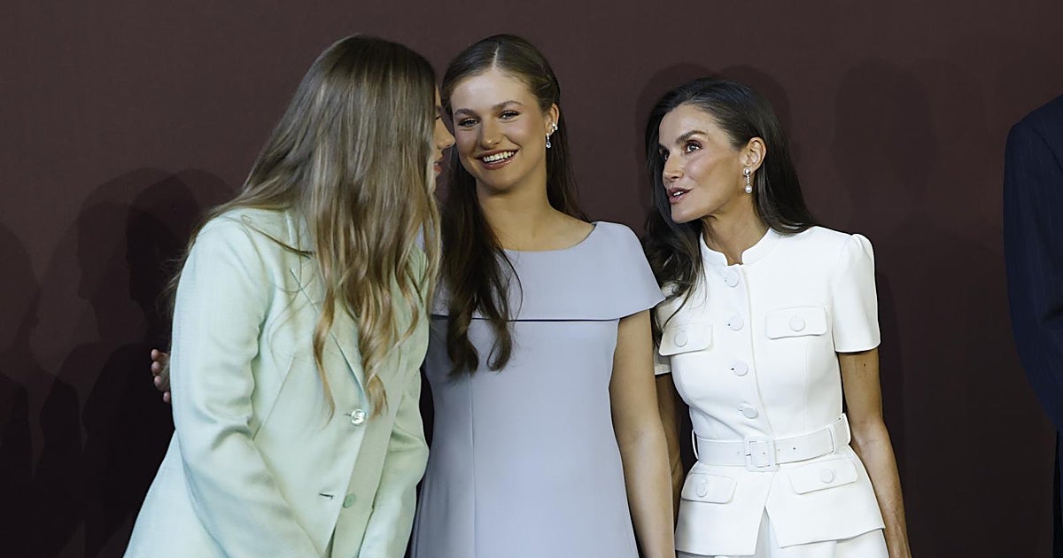 La Princesa Leonor con vestido malva y la Infanta Sofía con 