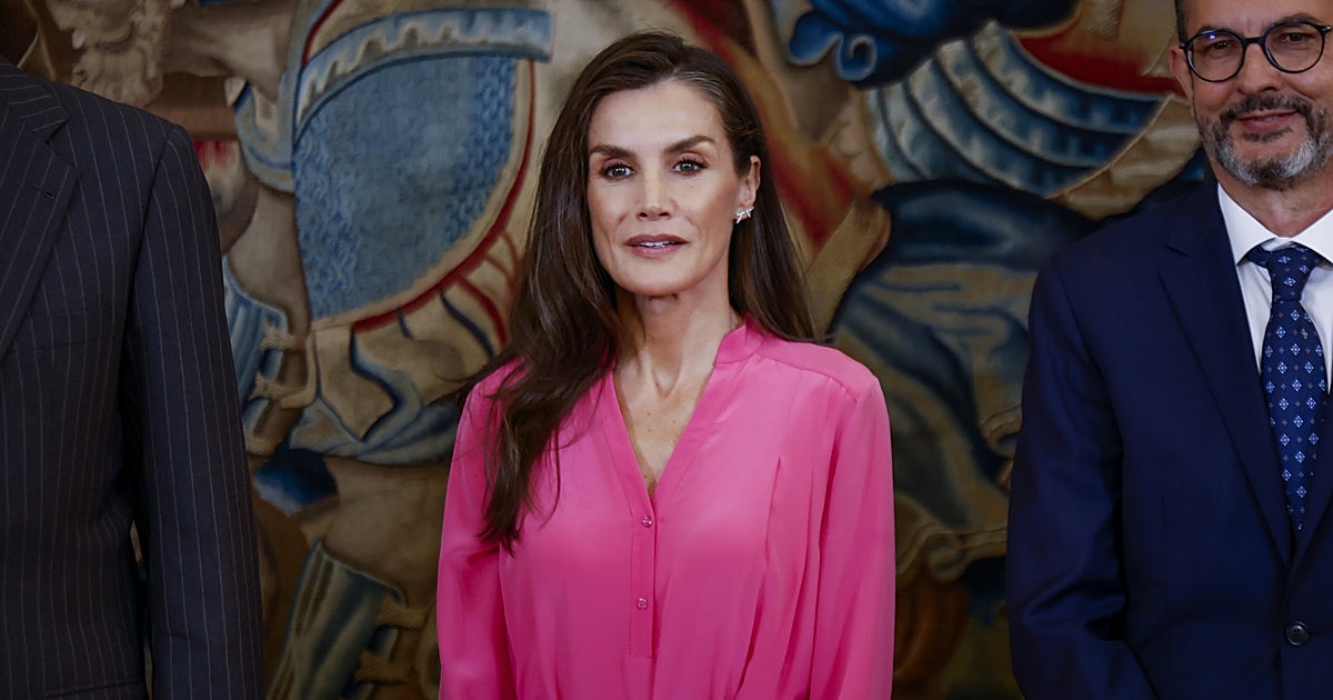La Reina Letizia rescata del armario su vestido favorito del