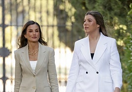 La Infanta Sofía elige un traje blanco 'oversize' para dar su primer discurso institucional en Zaragoza