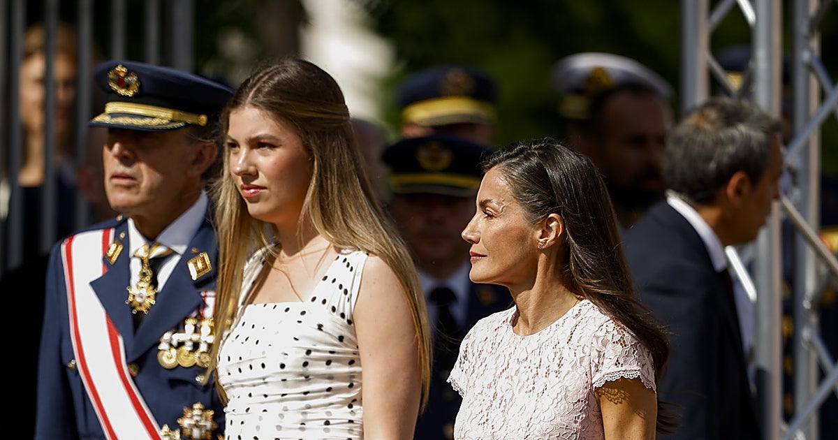 Los veraniegos vestidos de la Reina Letizia y la Infanta Sofía en Murcia
