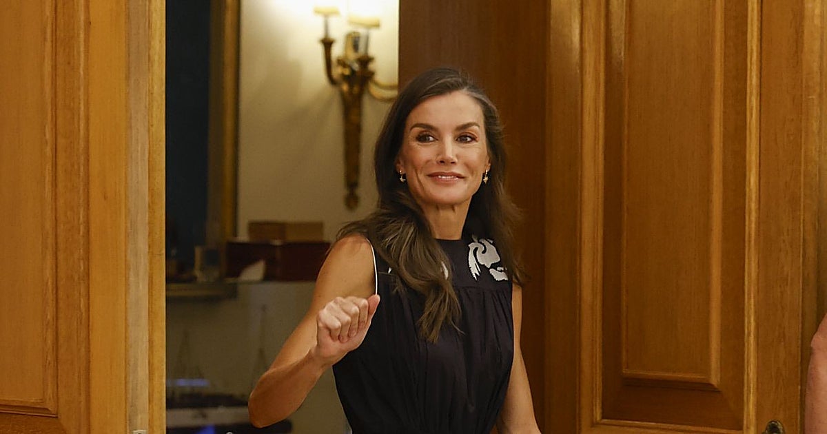 La Reina Letizia, con vestido bohemio y los pendientes de estrella de su diseñadora de joyas favorita