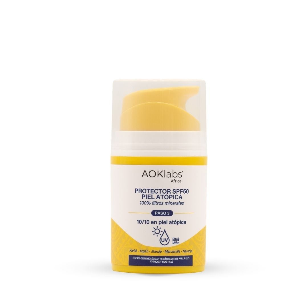 Especialmente diseñado para pieles que no admiten filtros químicos, este protector solar de amplio espectro – defiende contra las radiaciones UVA, UVB, IR y luz azul– actúa como un espejo frente a la radiación solar, sin penetrar en la epidermis ni causar irritación. El hidrolato de manzanilla y agua de naranja presentes en la fórmula calman la inflamación térmica; la manteca de karité y los aceites de marula y argán sellan la hidratación profunda. Se puede usar en cara y cuerpo. Precio: 24,95 €.
