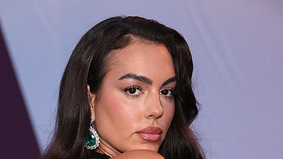 Los trucos de belleza de Georgina Rodríguez: del retinal a los parches para ojeras y la tecnología coreana