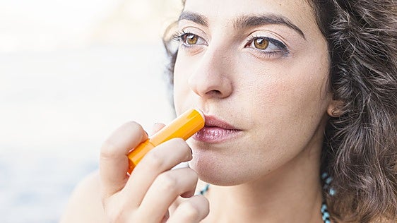 Así envejece el sol los labios: pérdida de volumen, deshidratación y arrugas en el contorno