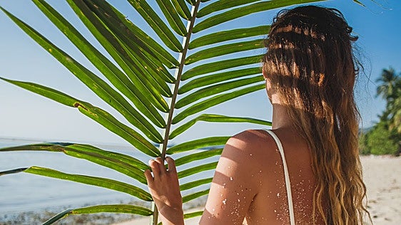 Cuatro consejos para prolongar el bronceado del verano sin que la piel sufra