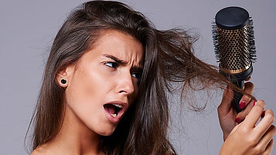Por qué el pelo se cae más después del verano y qué hacer para recuperar su densidad