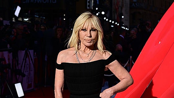 Donatella Versace prepara una nueva marca de moda y belleza