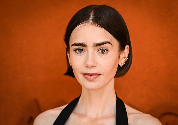 Lily Collins con 'blunt bob', tendencia del otoño.