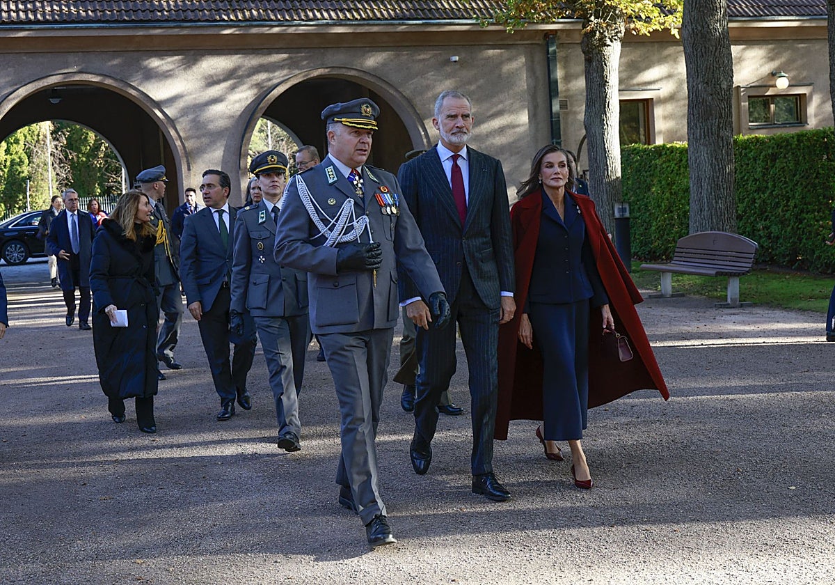 El esperado guiño de la Reina Letizia a Finlandia a través de su vestuario: estrena un traje de una marca local