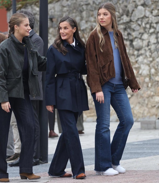 La Reina y sus hijas.