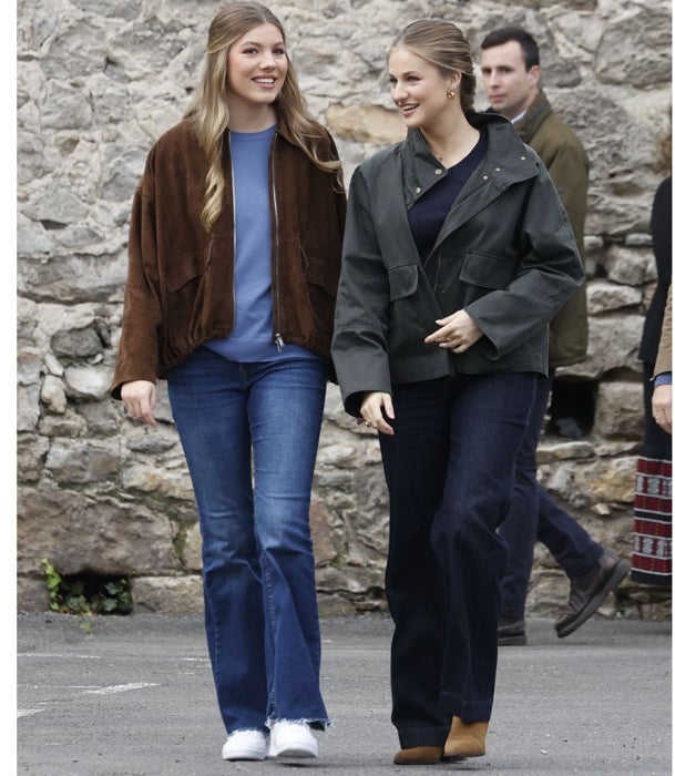 La Infanta Sofía y la Princesa Leonor con sus looks informales en Llanes.