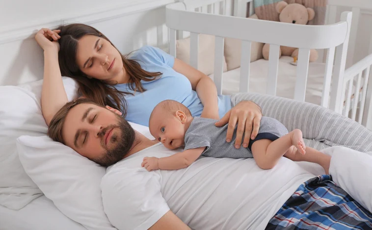 Padres primerizos: lo que pueden hacer para combatir la privación de sueño
