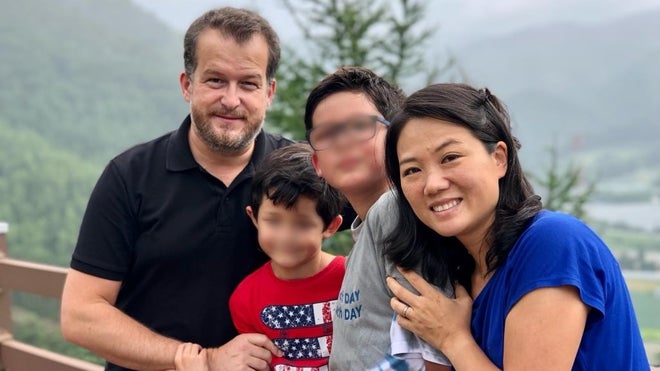 Francisco Mata con su familia