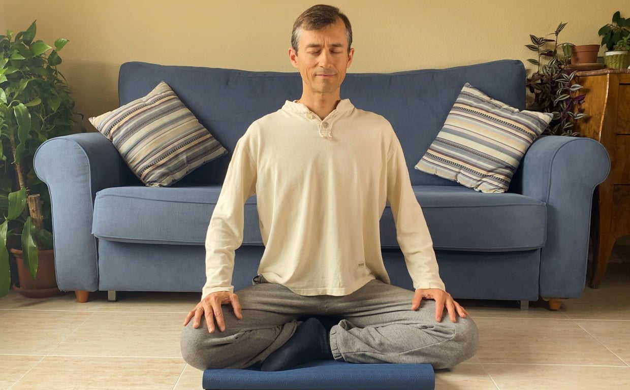 El autor del libro 'Meditar se me da fatal' explica las claves para centrar la atención a través de esta práctica milenaria