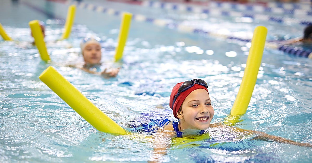 Nadar es un ejercicio aeróbico de alta intensidad requiere de un mayor esfuerzo que otros deportes