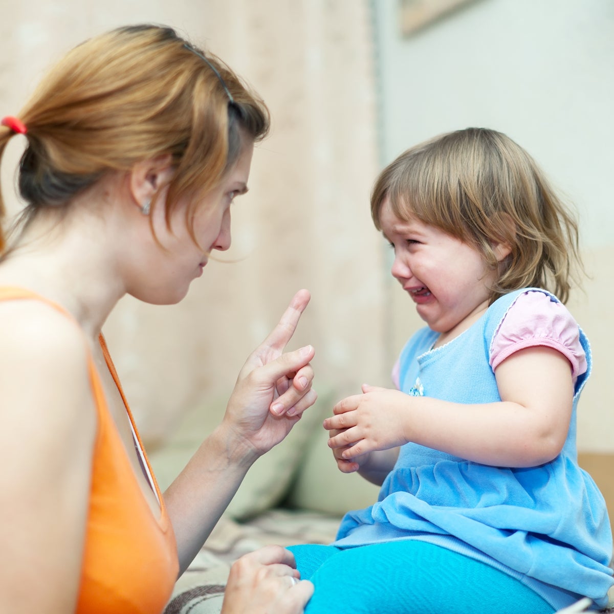 Las claves de una psicóloga para regañar a tus hijos sin dañar su autoestima