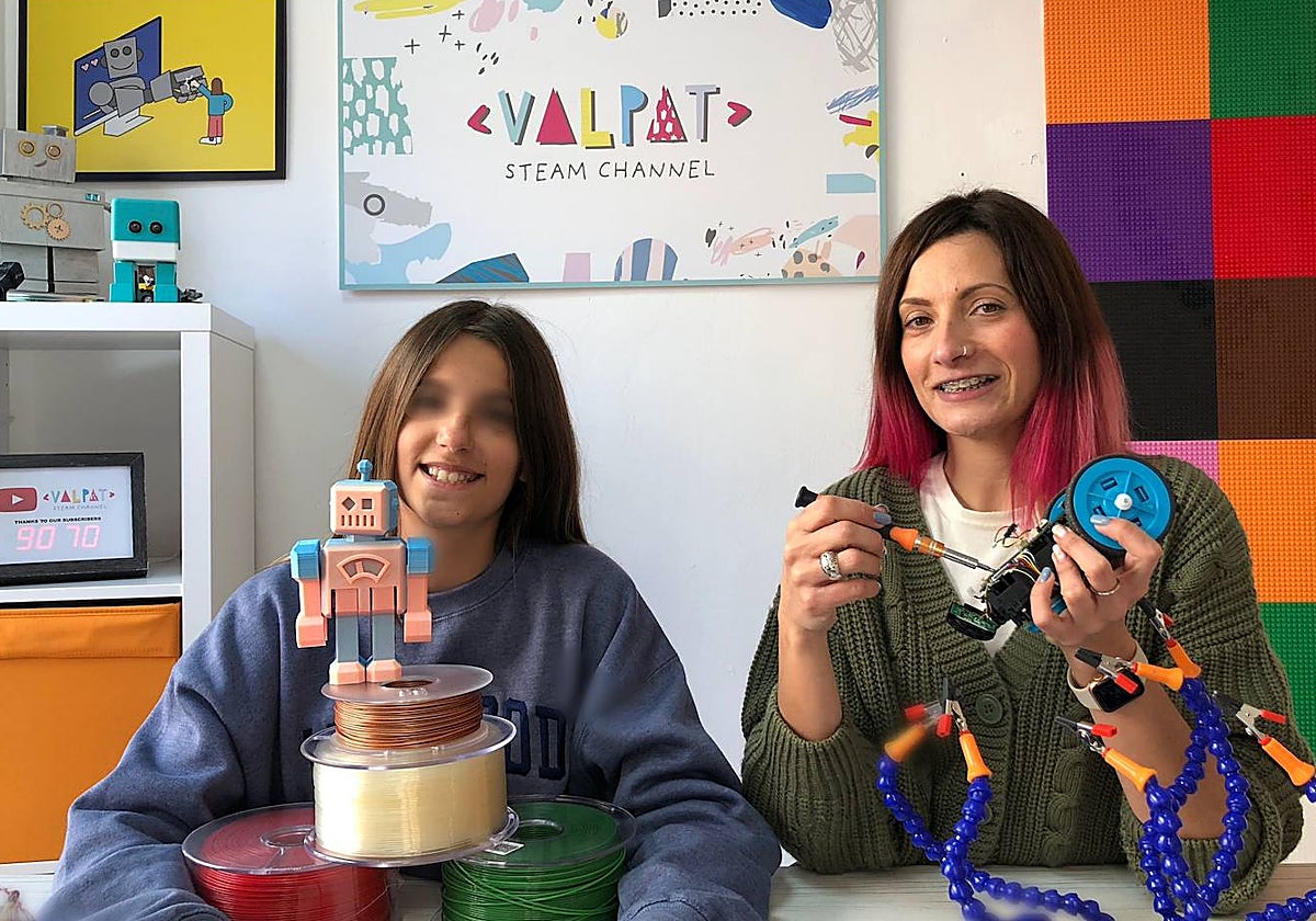 Valeria, a la izquierda, junto a su mentora, Patricia Heredia