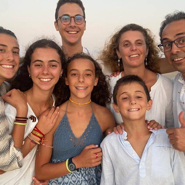 Un padre de 5 hijos responde a Belarra: «Cargarse el título de familias numerosas es legislar para hoy, no para la agenda 2030»