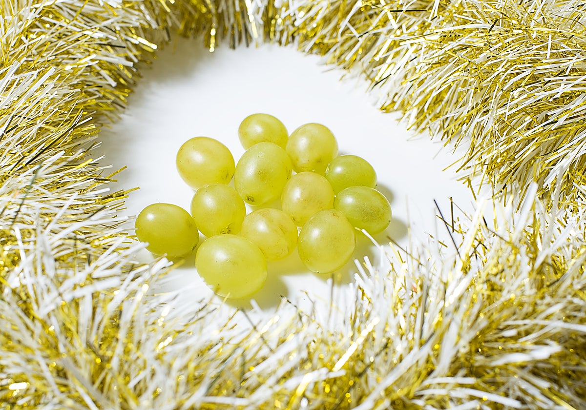 Cuando se les ofrezcan a los niños mayores que sean sin piel, pepitas y partidas en trozos de forma longitudinal