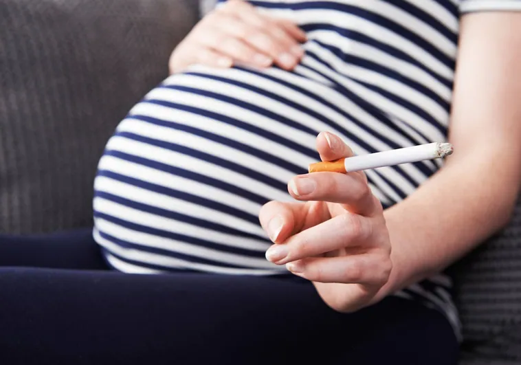 La exposición a la nicotina durante el embarazo puede aumentar el riesgo de muerte súbita del bebé