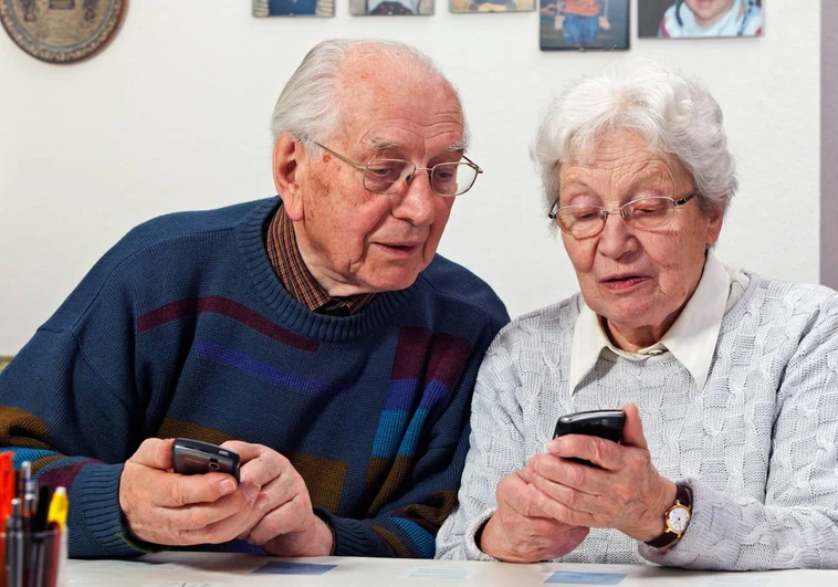 La familia, clave para digitalización de los mayores