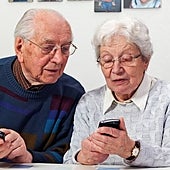 La familia, clave para digitalización de los mayores