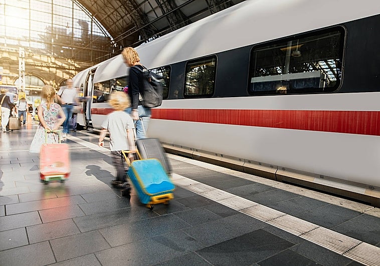 La madre a la que impidieron subir al tren con sus 4 hijos: «Es precioso que modifiquen su política empresarial»
