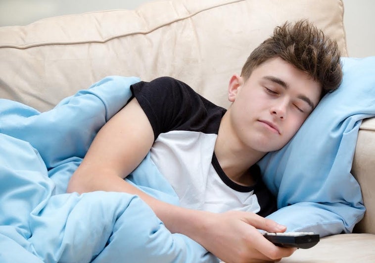 Adolescentes, los más afectados por la 'enfermedad del beso'