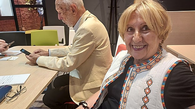 Mariluz se siente feliz de aprender a manejar mejor su móvil para evitar riesgos