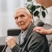 Las familias insisten: «Al enfermo de Alzheimer no puede cuidarle cualquiera»