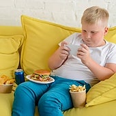 «La colaboración entre el pediatra, el colegio y la familia es una herramienta eficaz contra la obesidad infantil»