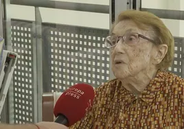 Milagros, la abuela podcaster de 100 años que da consejos a nietos y compañeros de residencia